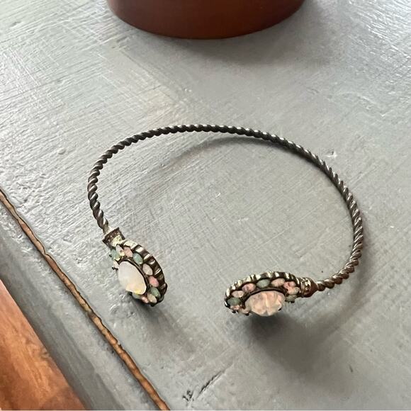 Sabika Like Cuff Bracelet - Picture 8 of 9